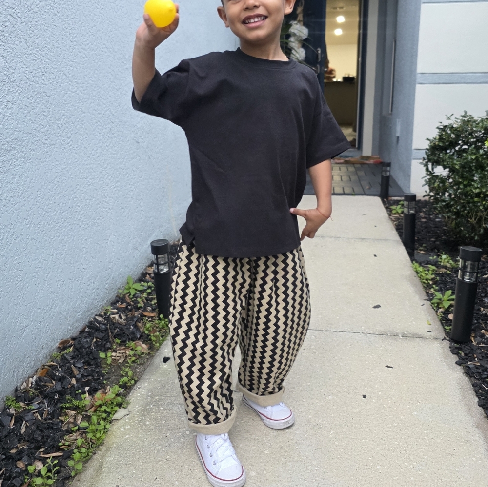 NWT Boys Neutral Chevron Zig Zag Pants - Size 6-7